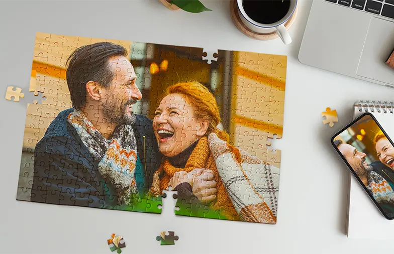 Gepersonaliseerde legpuzzel met een gelukkig stel. Creëer een uniek cadeau met je eigen foto!
